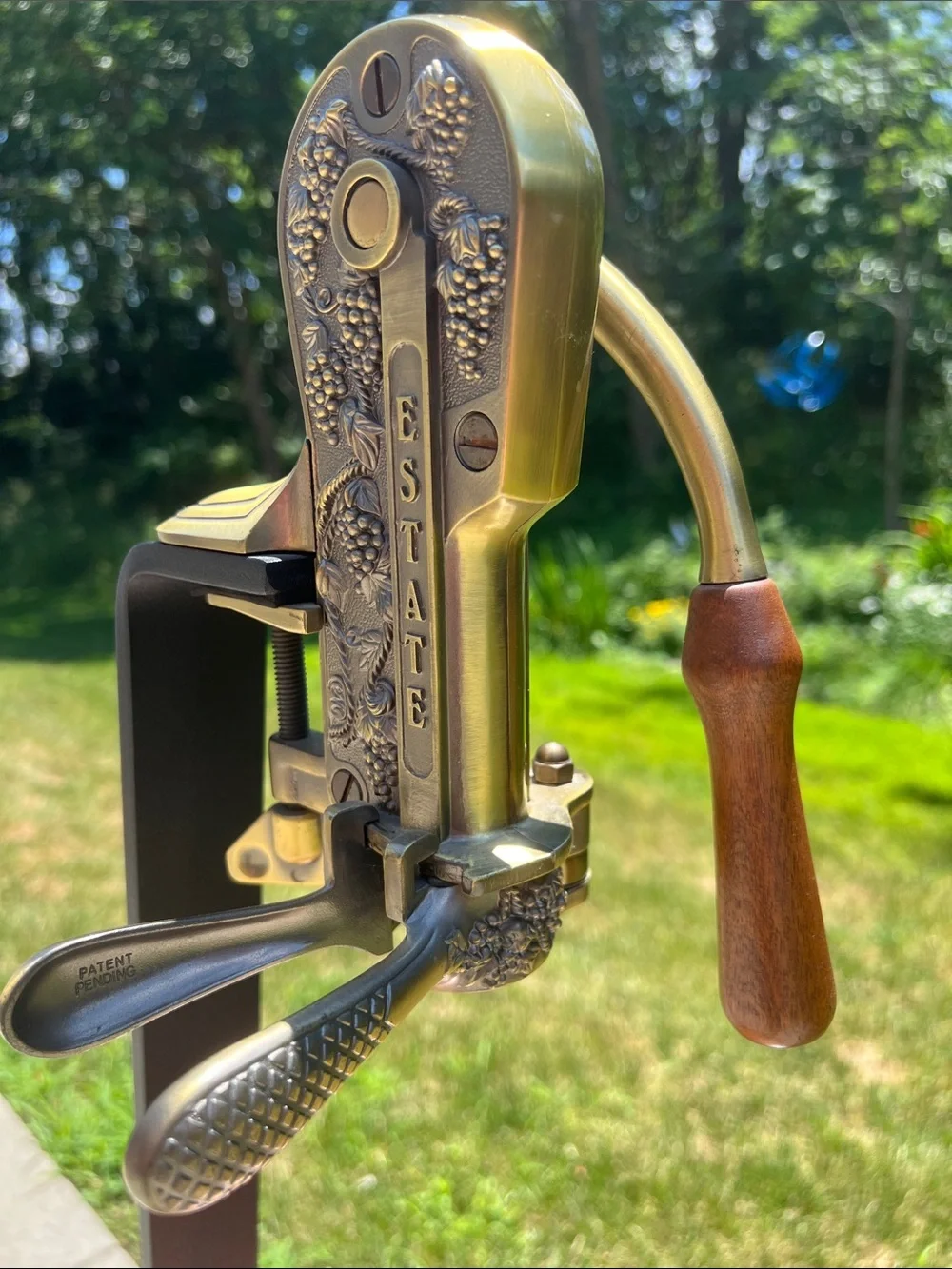 Rogar Estate Brass Porch Patio Table Top Wine Bottle Opener Corkscrew Vice Grip
